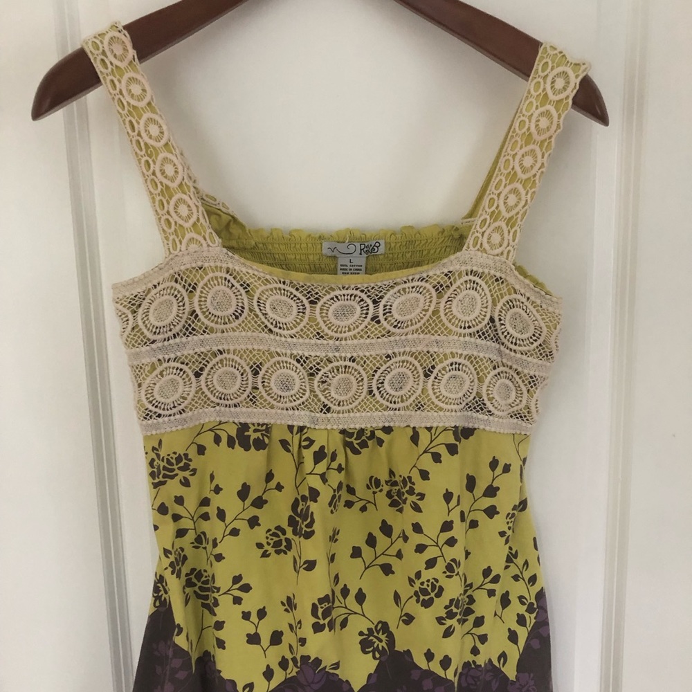 Sleeveless laced top